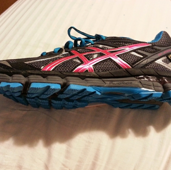 Asics GT 2000 size 9.5 - Picture 2 of 2